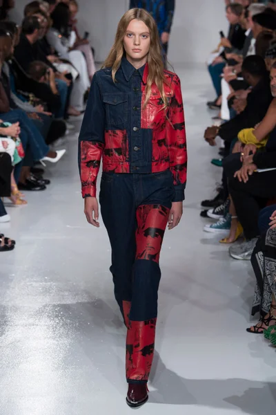 Look 18
